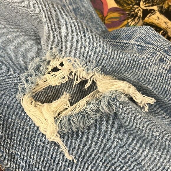 NWT Levi’s Wedgie Straight Women’s Jeans Denim Ripped Knee - Picture 6 of 11